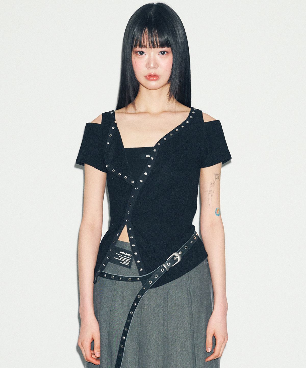 닐링(NILLRING) T19.00 Snep point Short-sleeved cardigan _ Black
