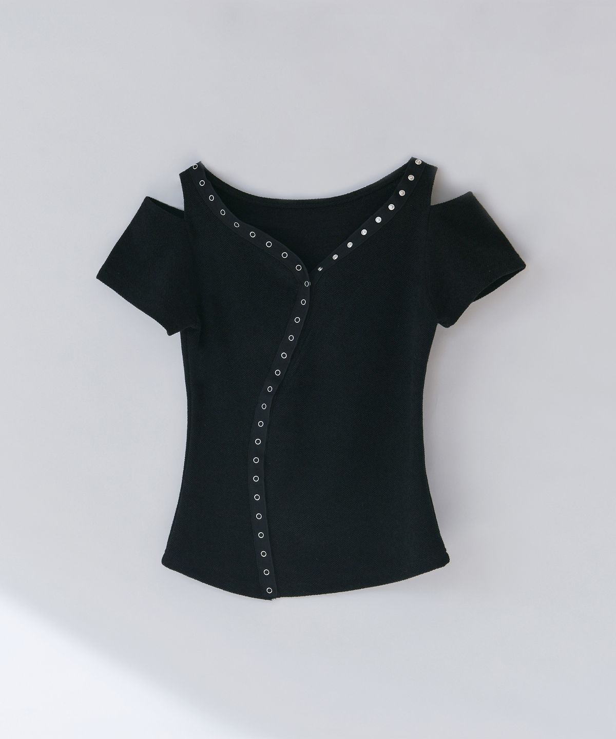 닐링(NILLRING) T19.00 Snep point Short-sleeved cardigan _ Black