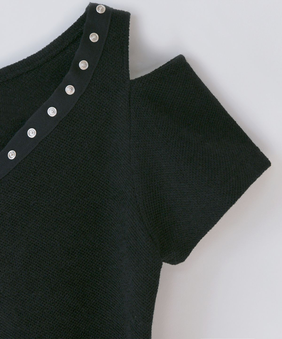 닐링(NILLRING) T19.00 Snep point Short-sleeved cardigan _ Black
