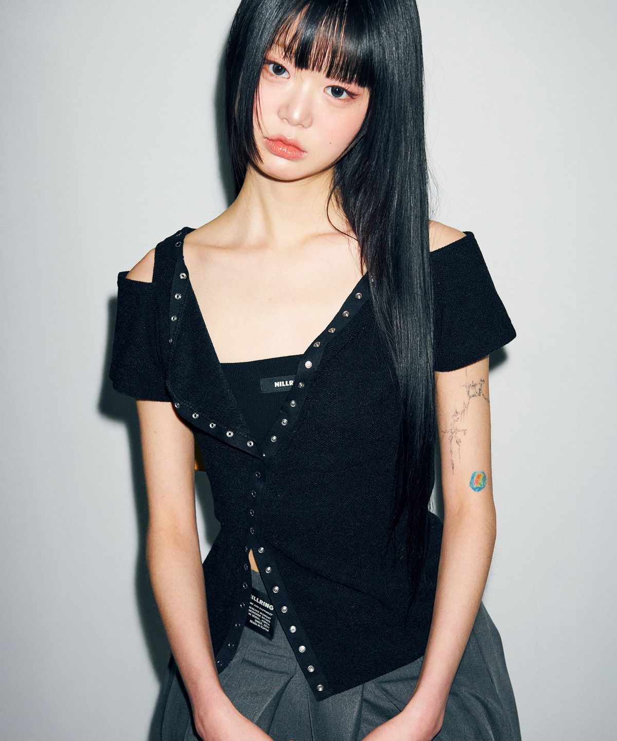 닐링(NILLRING) T19.00 Snep point Short-sleeved cardigan _ Black