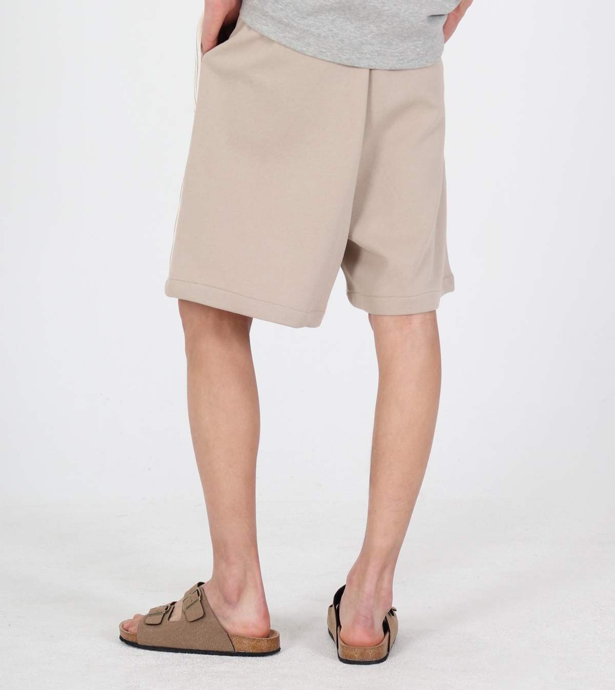 버튼서울(BUTTON SEOUL) 사이드 스트라이프 버뮤다 스웻 팬츠 (베이지)