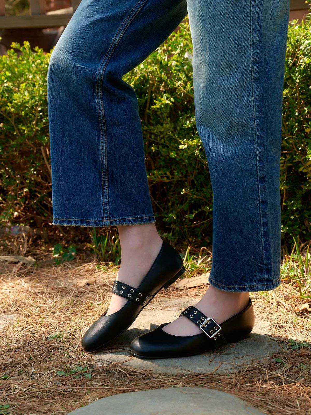 포른른(FORRR) Eyelet Strap Maryjane - 2Color