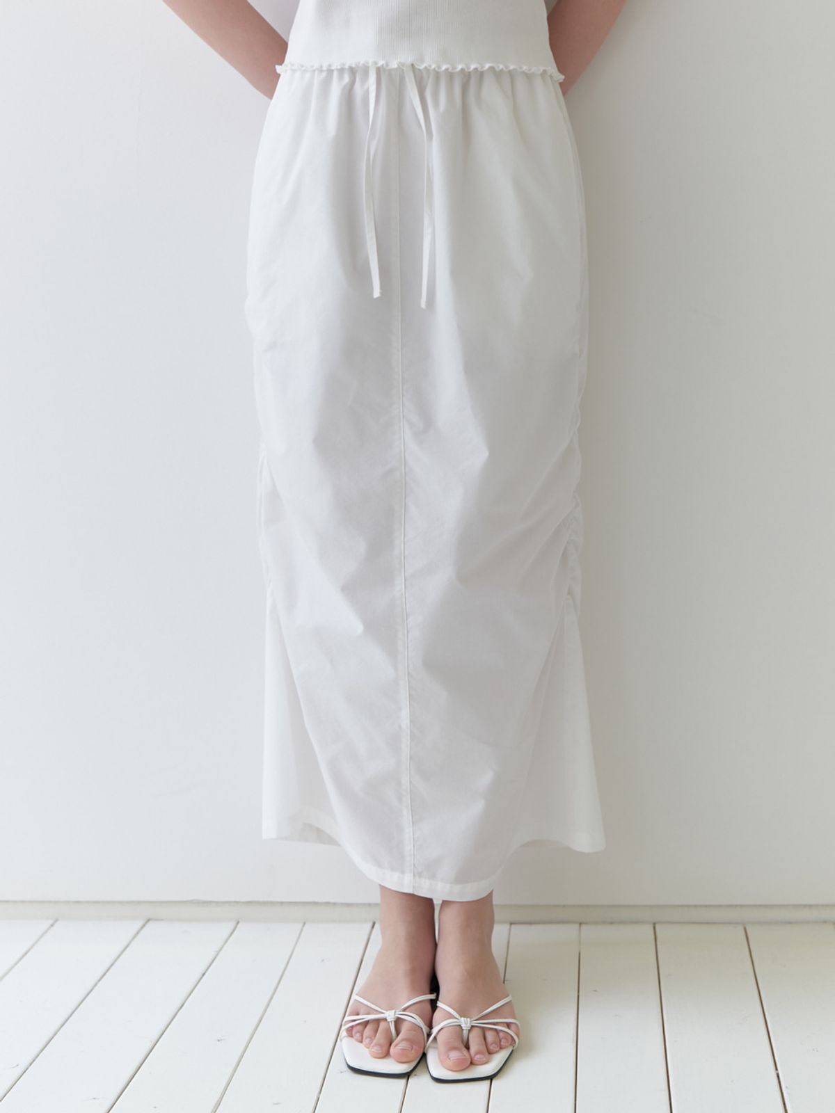 리엘(RE L) Bas H shirring skirt (white)
