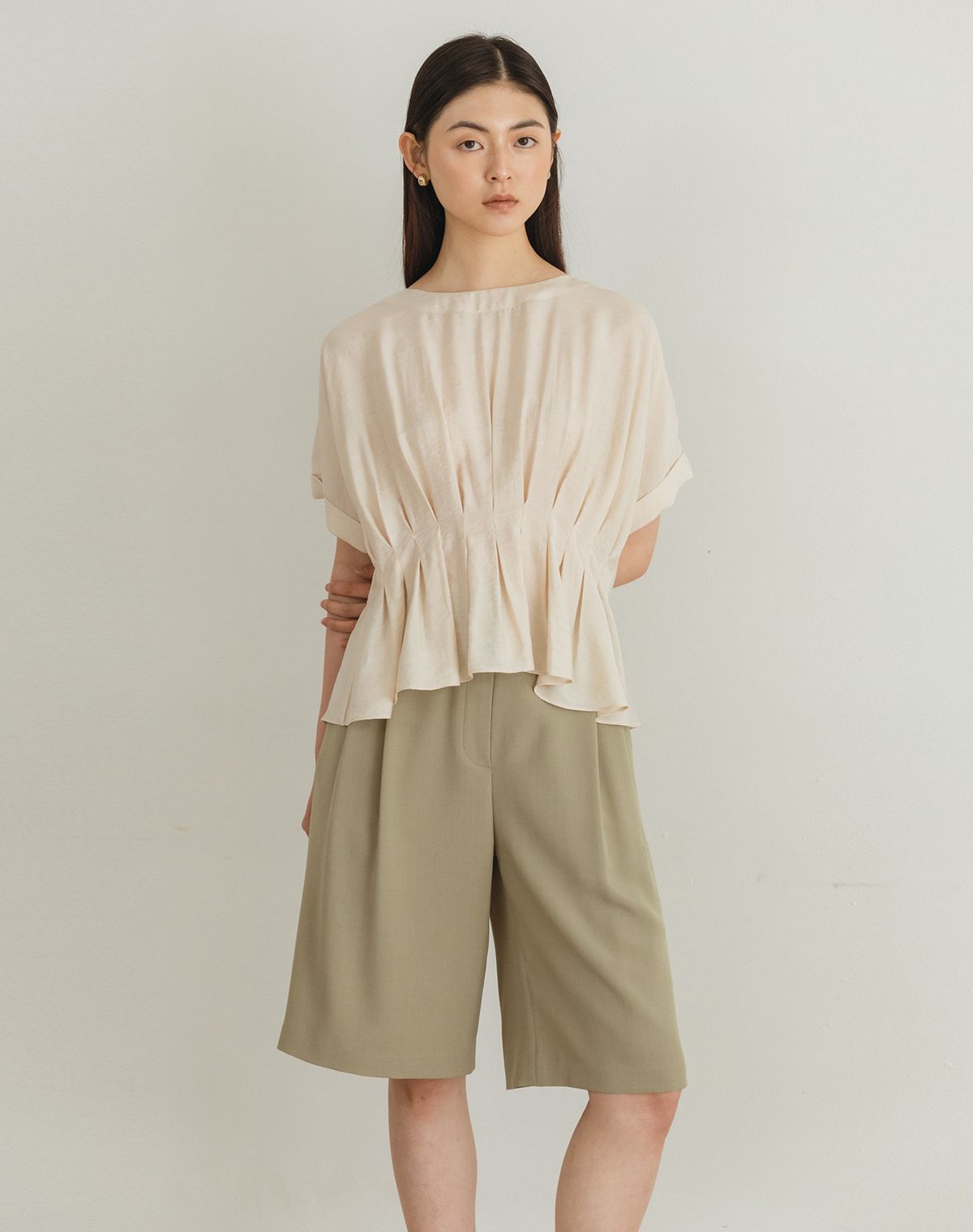 지에마르(GIEMAR) TWO TUCK BERMUDA PANTS KHAKI 투 턱 버뮤다 팬츠 카키
