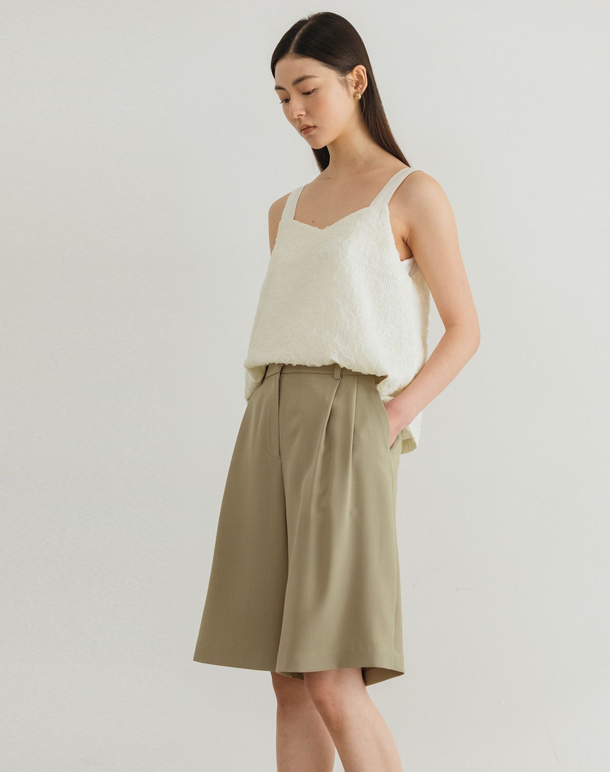 지에마르(GIEMAR) TWO TUCK BERMUDA PANTS KHAKI 투 턱 버뮤다 팬츠 카키