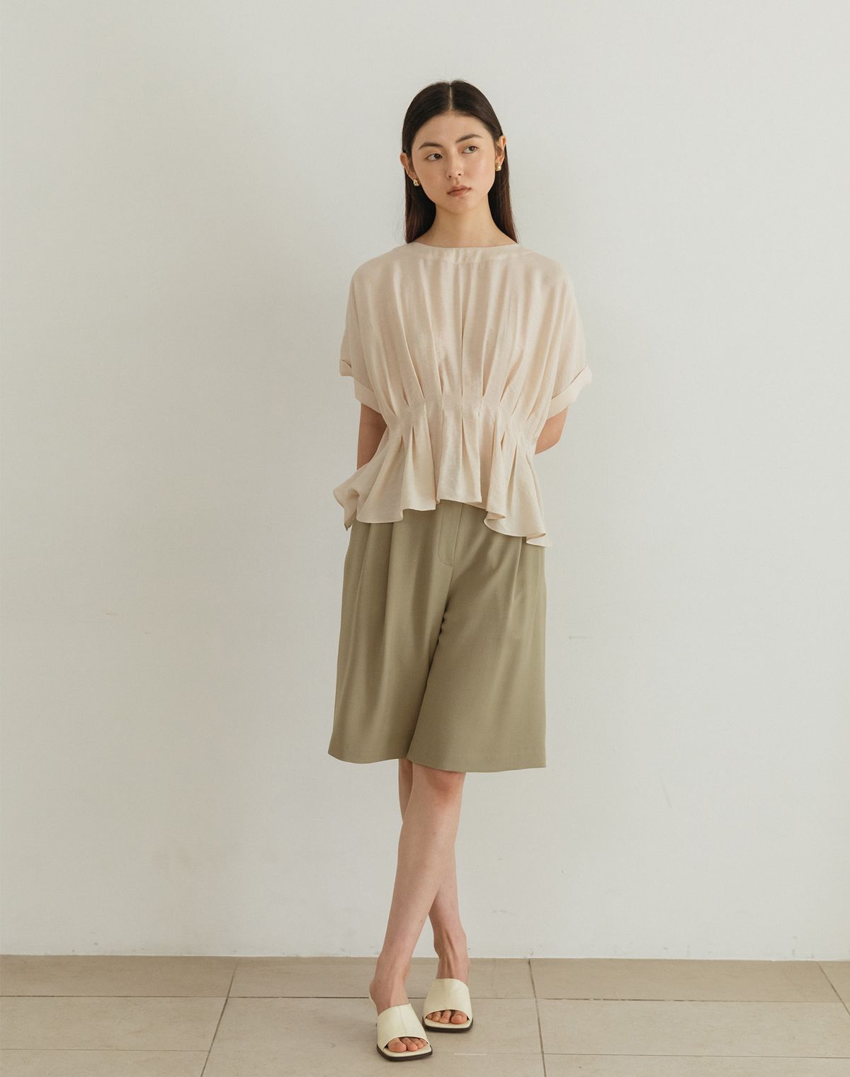 지에마르(GIEMAR) TWO TUCK BERMUDA PANTS KHAKI 투 턱 버뮤다 팬츠 카키