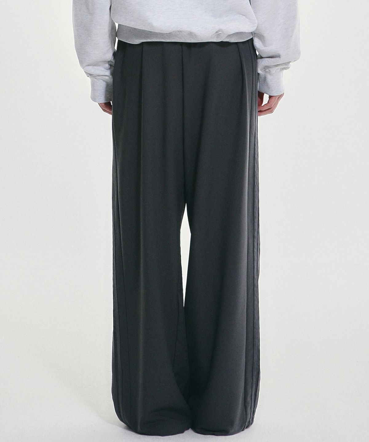 닉앤니콜(NICK&NICOLE) SIDE LINE STRING SLACKS_CHARCOAL