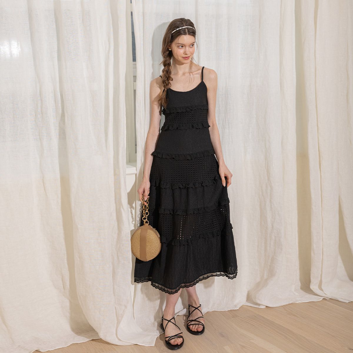 던드롭(DUNDROP) DD_Hollow leaf straps dress_BLACK