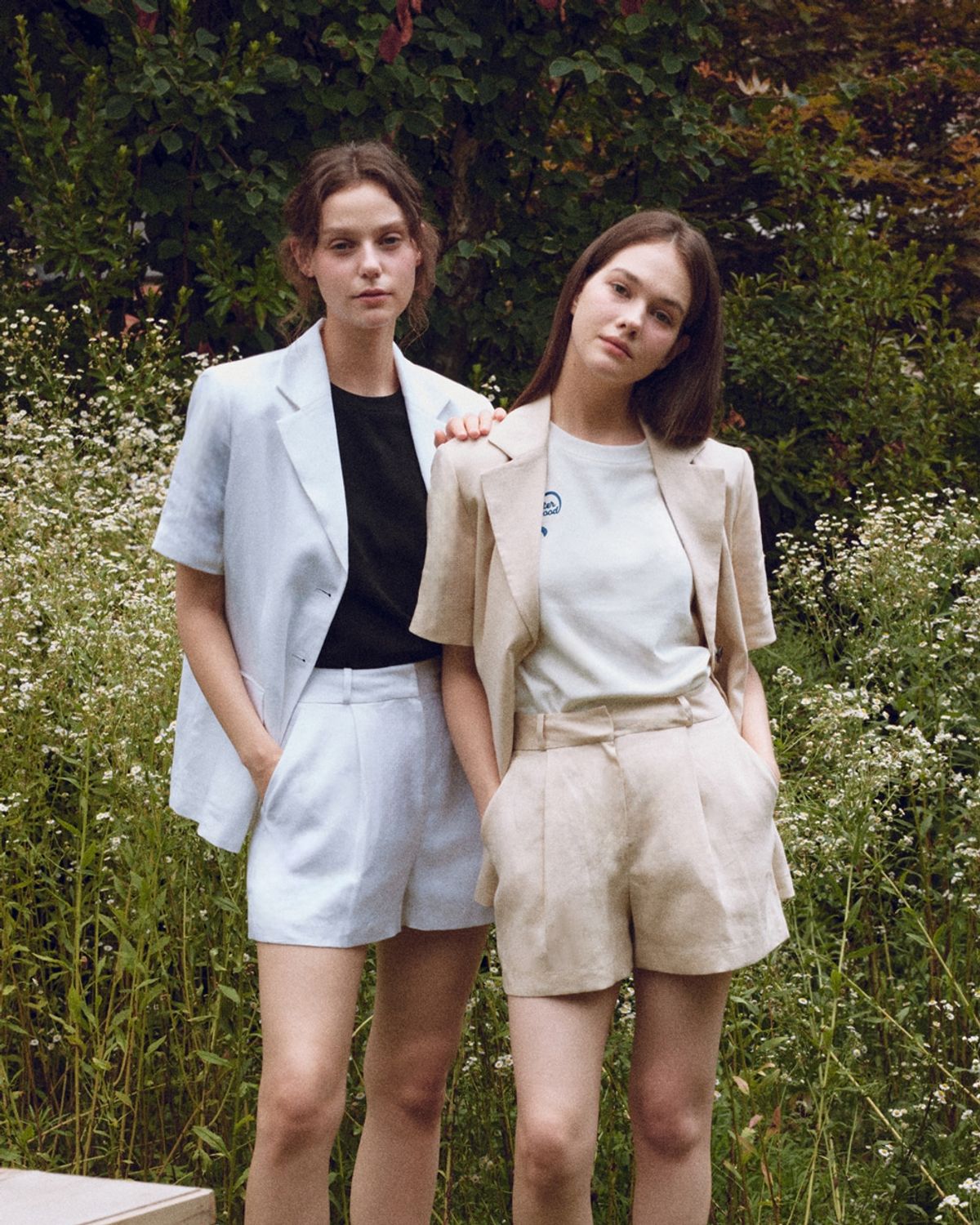 시스터후드(SISTERHOOD) 베이직 린넨 반팔 자켓 - 화이트