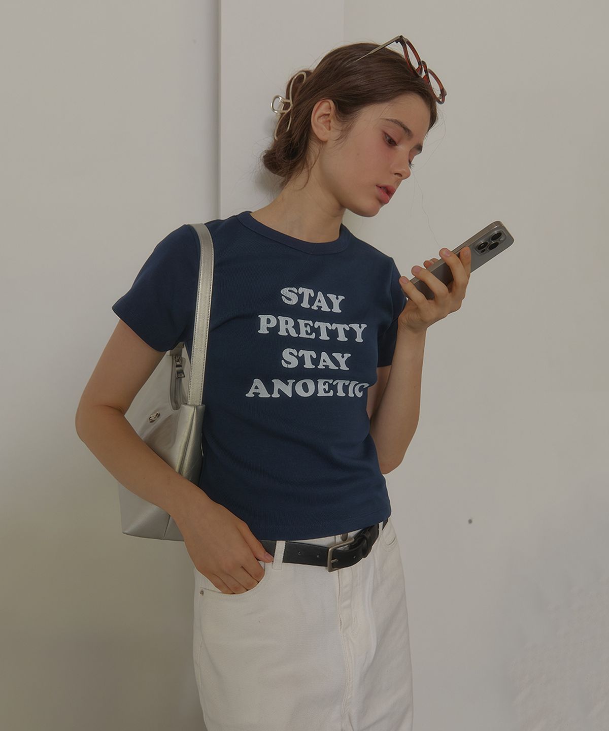 아노에틱(ANOETIC) ANC STAY PRETTY T-SHIRT_NAVY