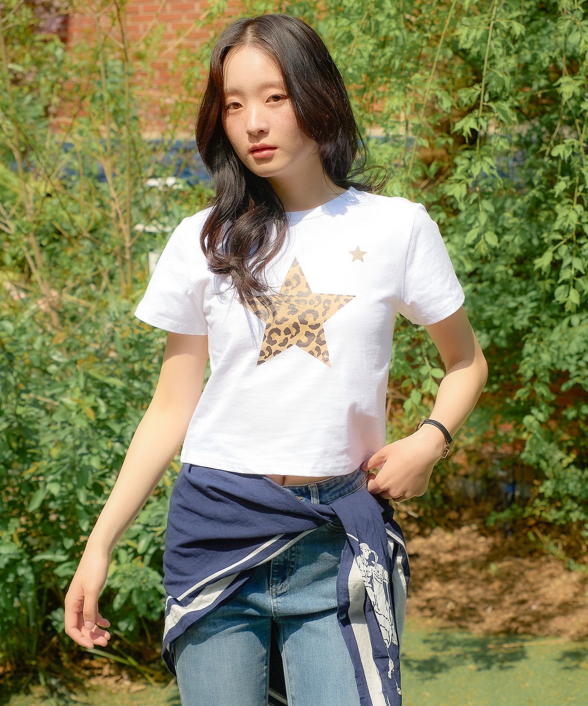 살롱 드 욘(SALON DE YOHN) Leopard Star Crop T_ White