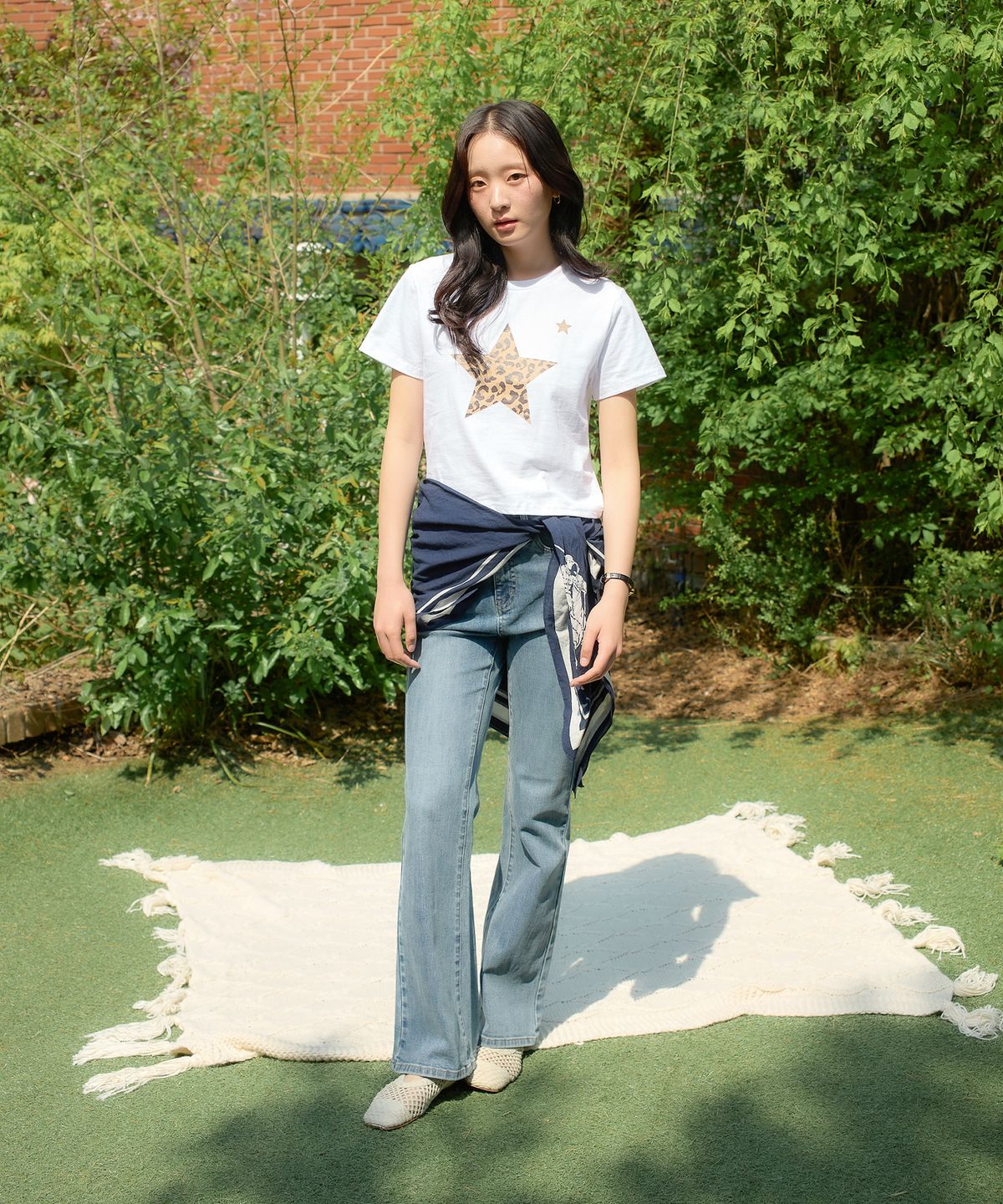 살롱 드 욘(SALON DE YOHN) Leopard Star Crop T_ White