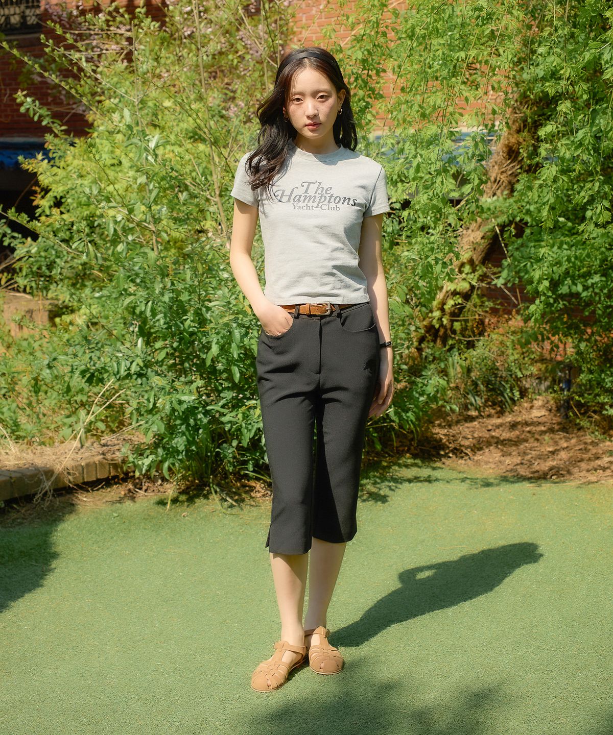 살롱 드 욘(SALON DE YOHN) Hampton Yacht Club Crop T_ Gray