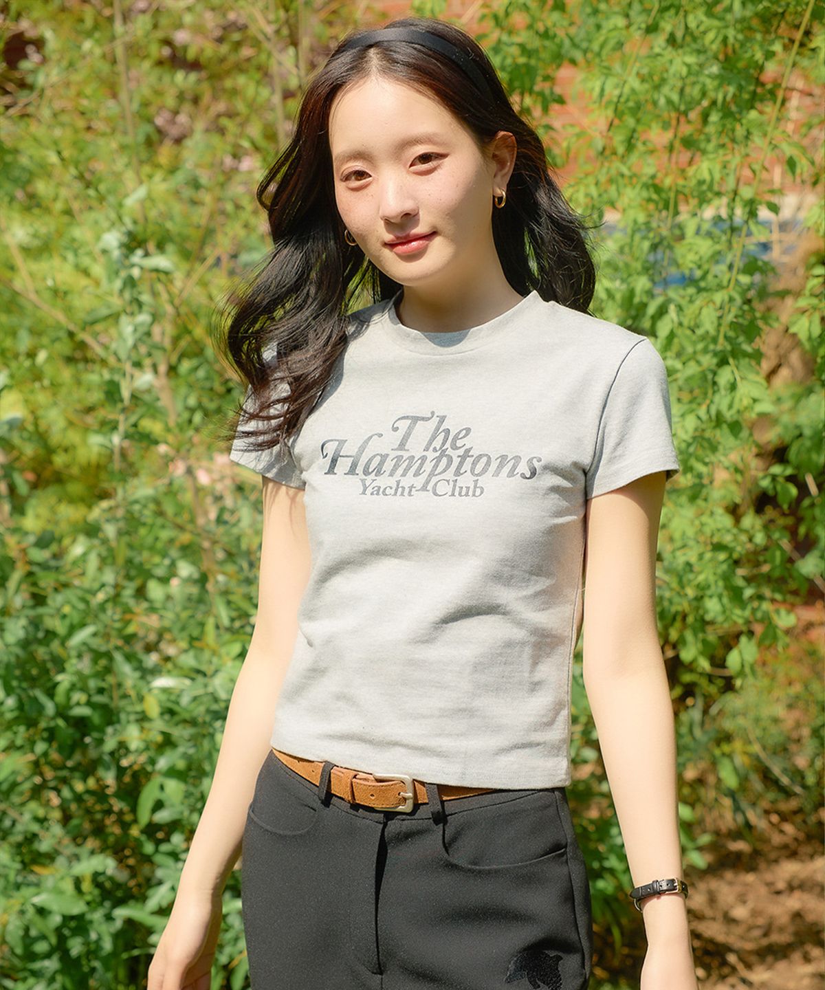 살롱 드 욘(SALON DE YOHN) Hampton Yacht Club Crop T_ Gray