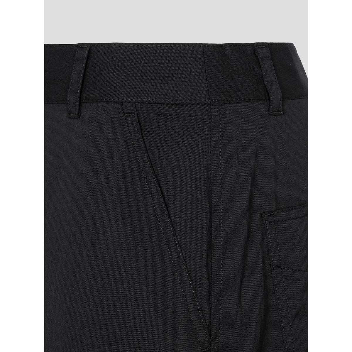 빈폴 레이디스(BEANPOLE LADIES) 나일론 스트레치 혼방 스트레이트 팬츠  블랙 (BF5421C045)