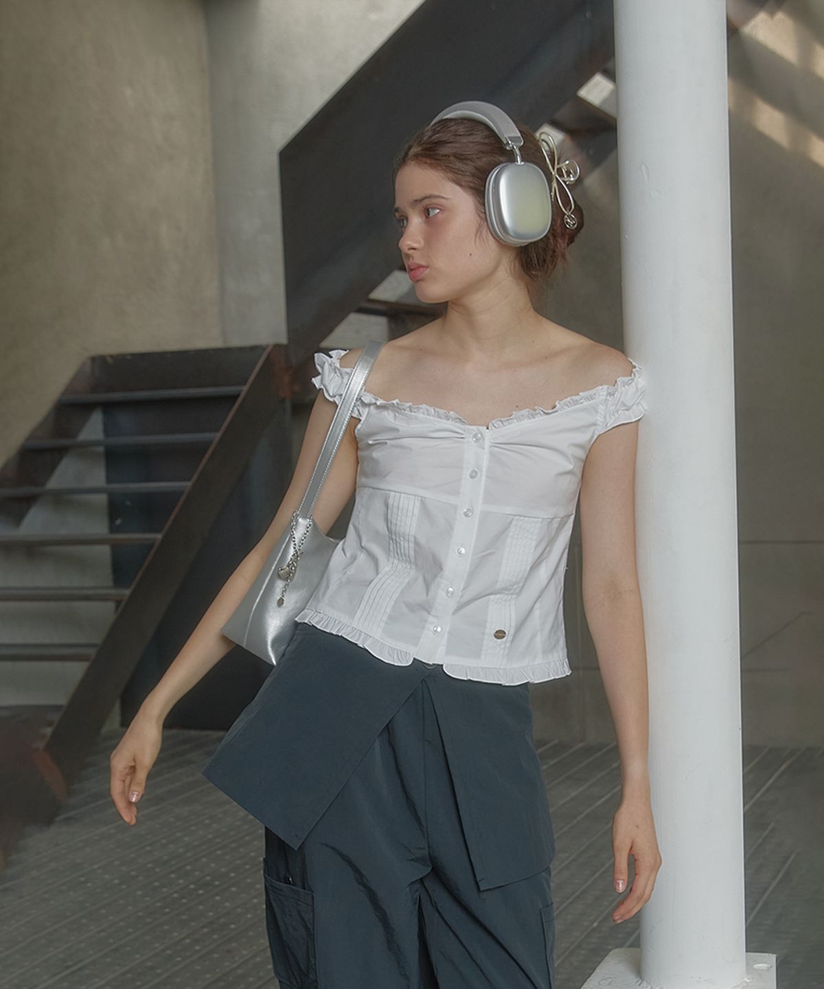 아노에틱(ANOETIC) ANC FRILL PLEATS SLEEVELESS BLOUSE_WHITE