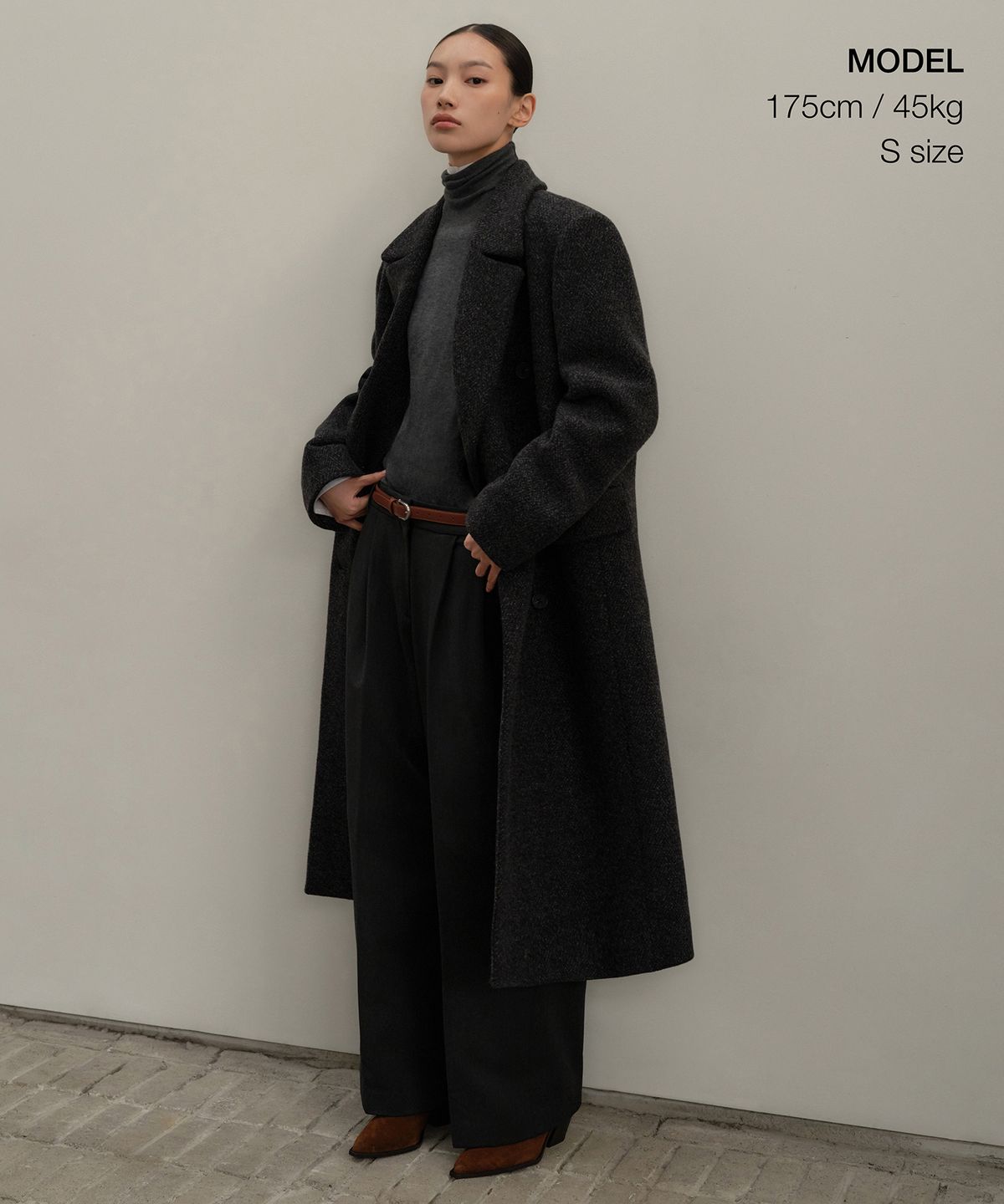 무신사 스탠다드 우먼(MUSINSA STANDARD WOMAN) 우먼즈 울 블렌드 헤링본 오버 숄더 더블 맥시 코트 [차콜 그레이]