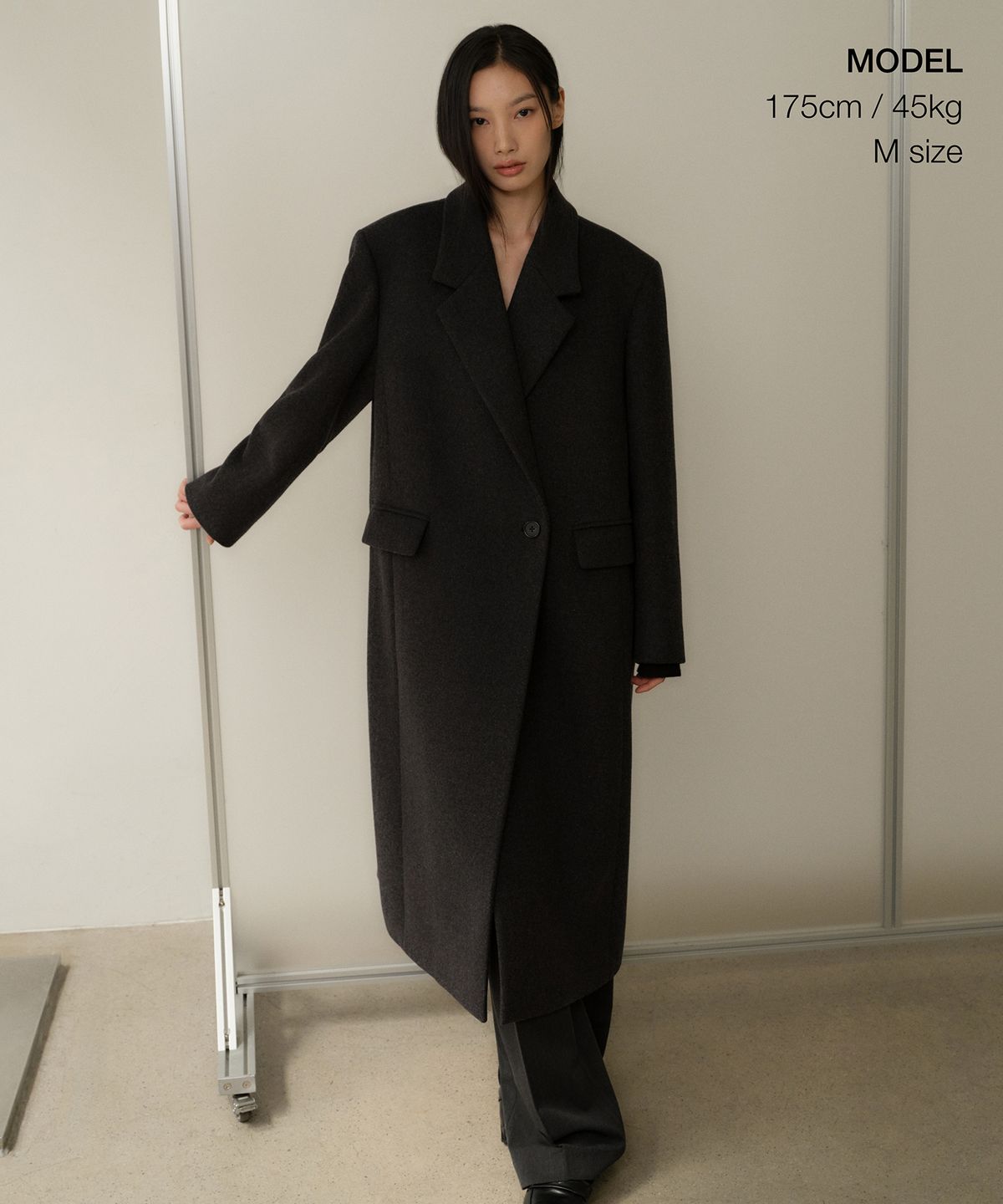 무신사 스탠다드 우먼(MUSINSA STANDARD WOMAN) 우먼즈 울 블렌드 오버 숄더 세미 더블 맥시 코트 [차콜 그레이]