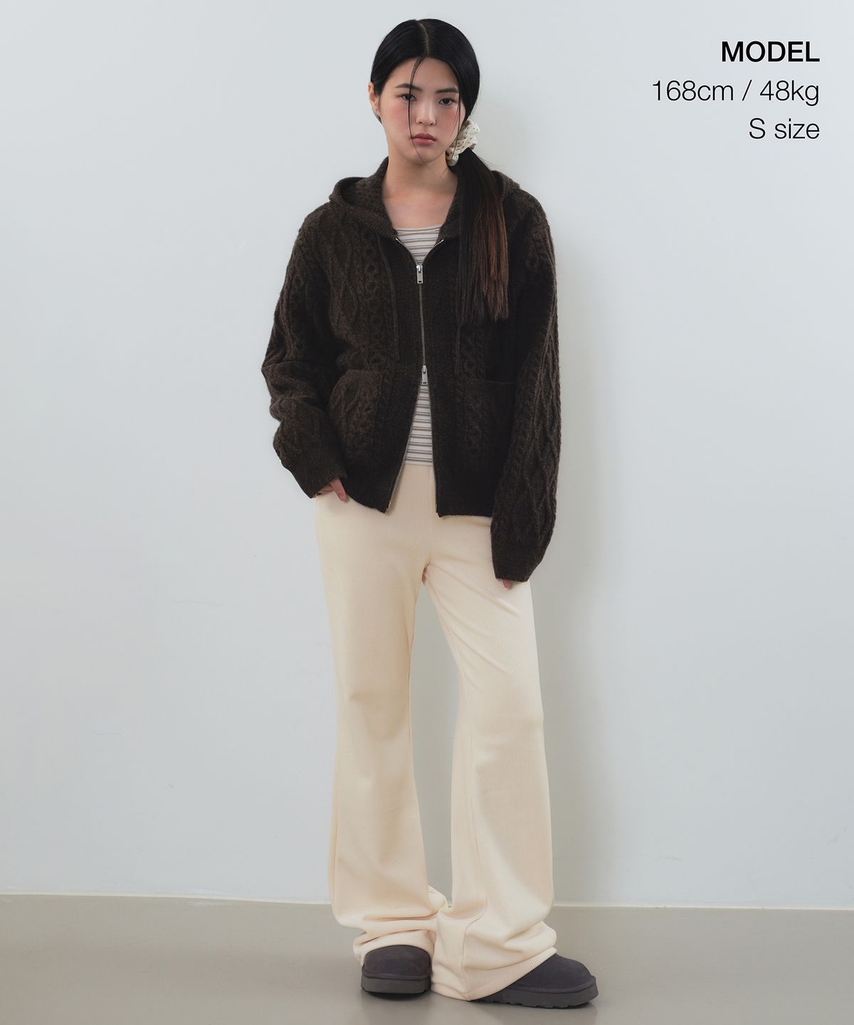 무신사 스탠다드 우먼(MUSINSA STANDARD WOMAN) 우먼즈 벨루어 코듀로이 플레어 밴딩 팬츠 [크림 베이지]