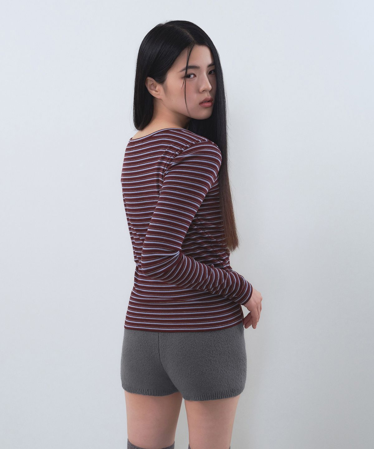 무신사 스탠다드 우먼(MUSINSA STANDARD WOMAN) 우먼즈 스트라이프 리브드 슬림 긴소매 티셔츠 [버건디]