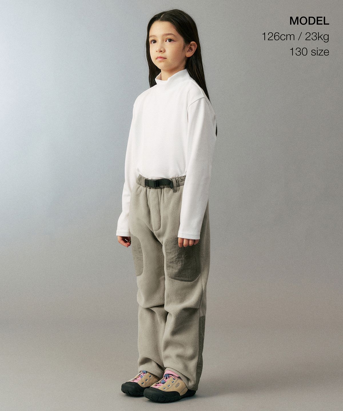 무신사 스탠다드 키즈(MUSINSA STANDARD KIDS) [시티 레저] 폴라 플리스 벨티드 밴딩 팬츠 [그레이쉬 베이지]