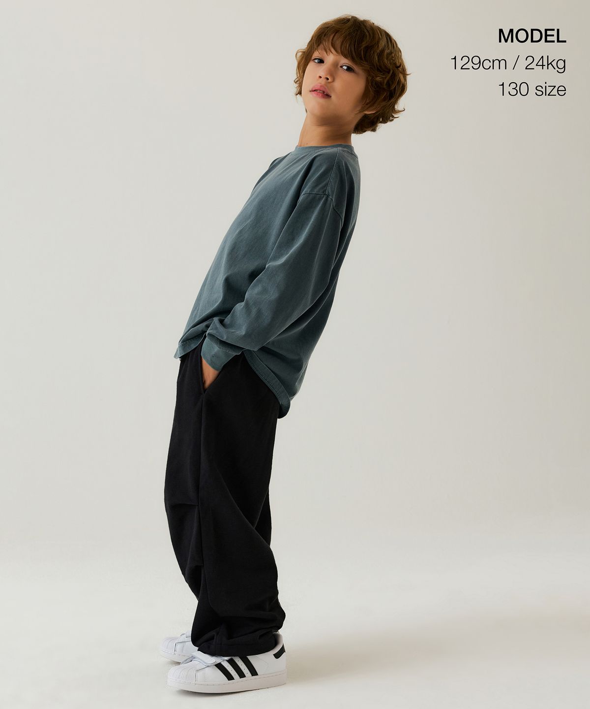 무신사 스탠다드 키즈(MUSINSA STANDARD KIDS) 파라슈트 스웨트 팬츠 [블랙]