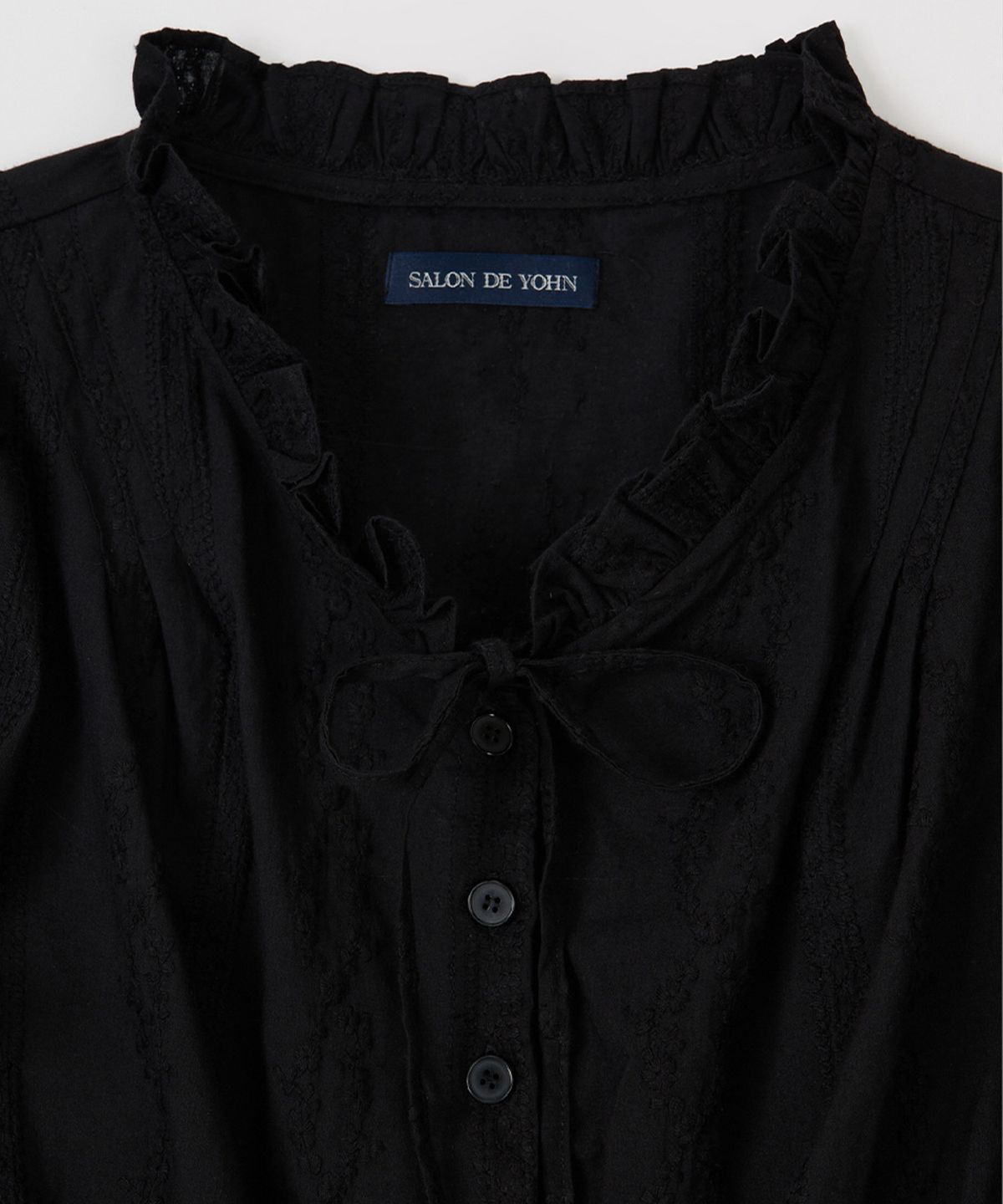 살롱 드 욘(SALON DE YOHN) Lace Puff Shoulder Blouse_ Black