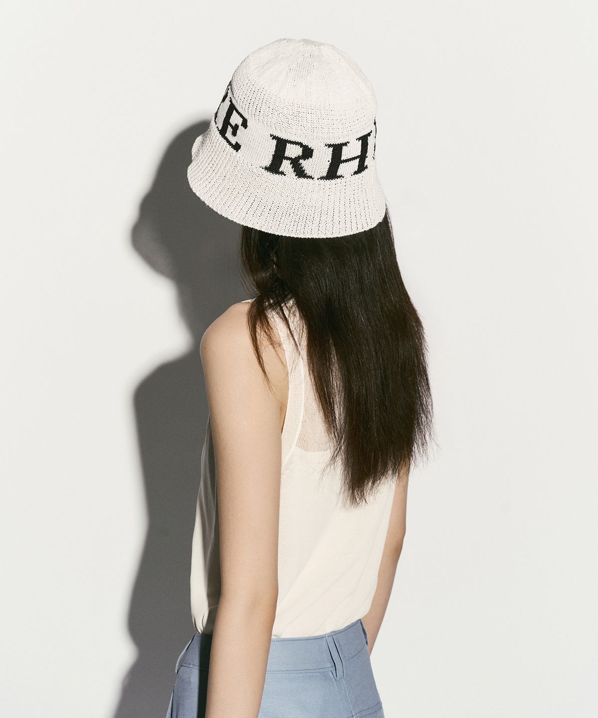 리이(RE RHEE) LOGO BUCKET HAT IVORY