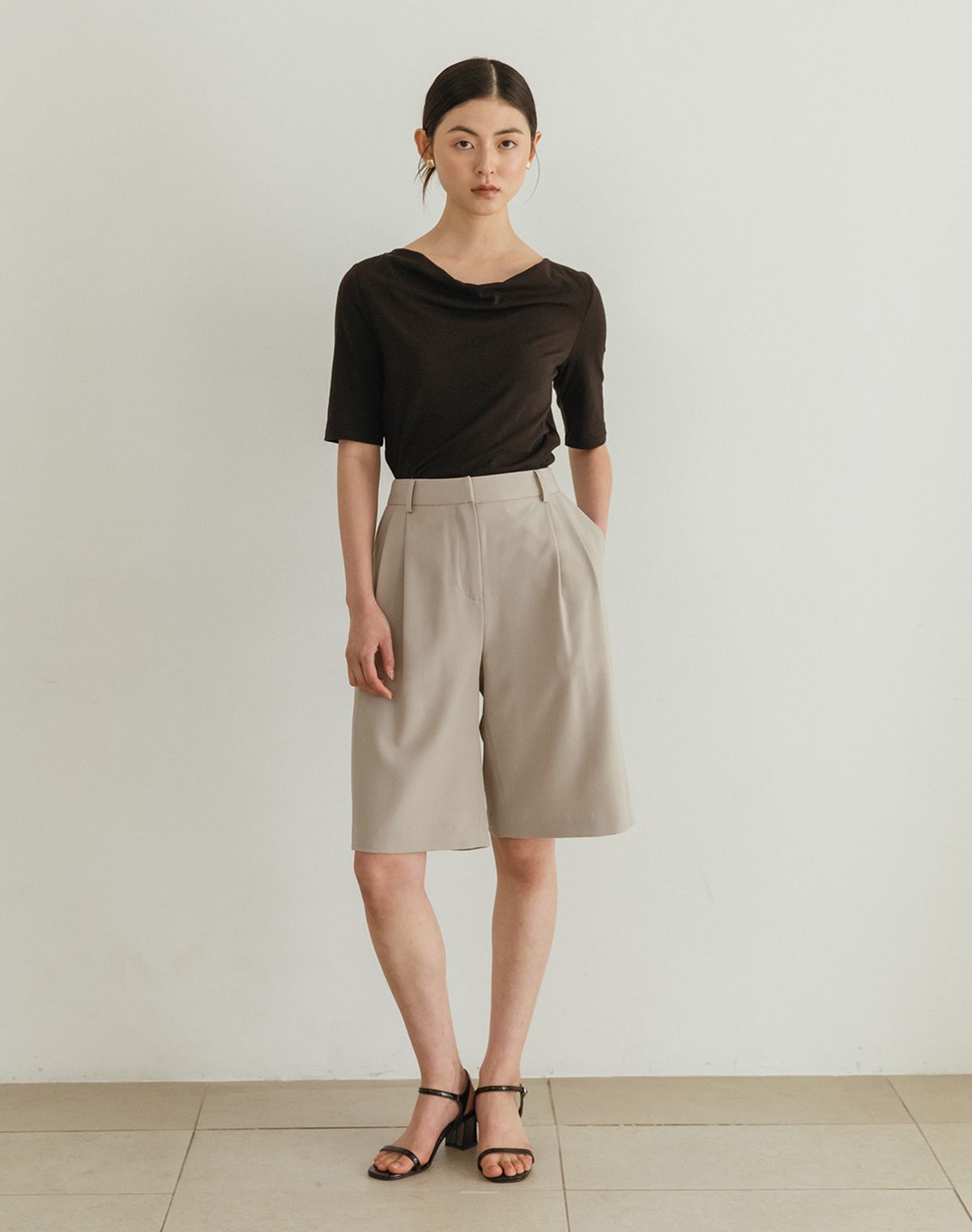 지에마르(GIEMAR) TWO TUCK BERMUDA PANTS LIGHT GRAY 투 턱 버뮤다 팬츠 라이트 그레이