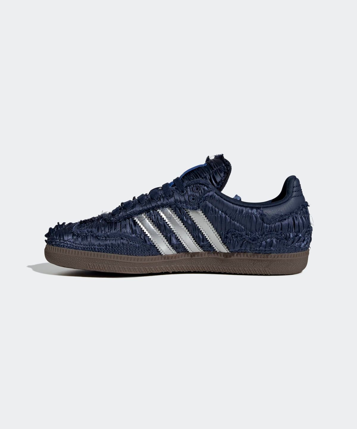 아디다스(ADIDAS) 아디다스 X 캐롤라인 후 삼바 OG 새틴 - 다크블루 / JP9282