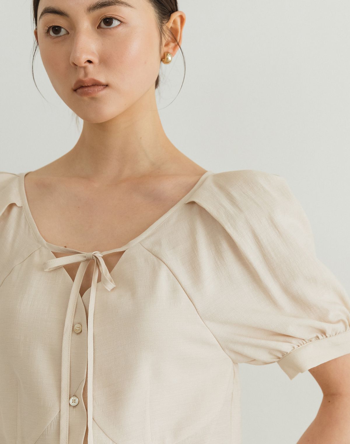 지에마르(GIEMAR) HEART BLOUSE LIGHT BEIGE 하트 블라우스 라이트 베이지