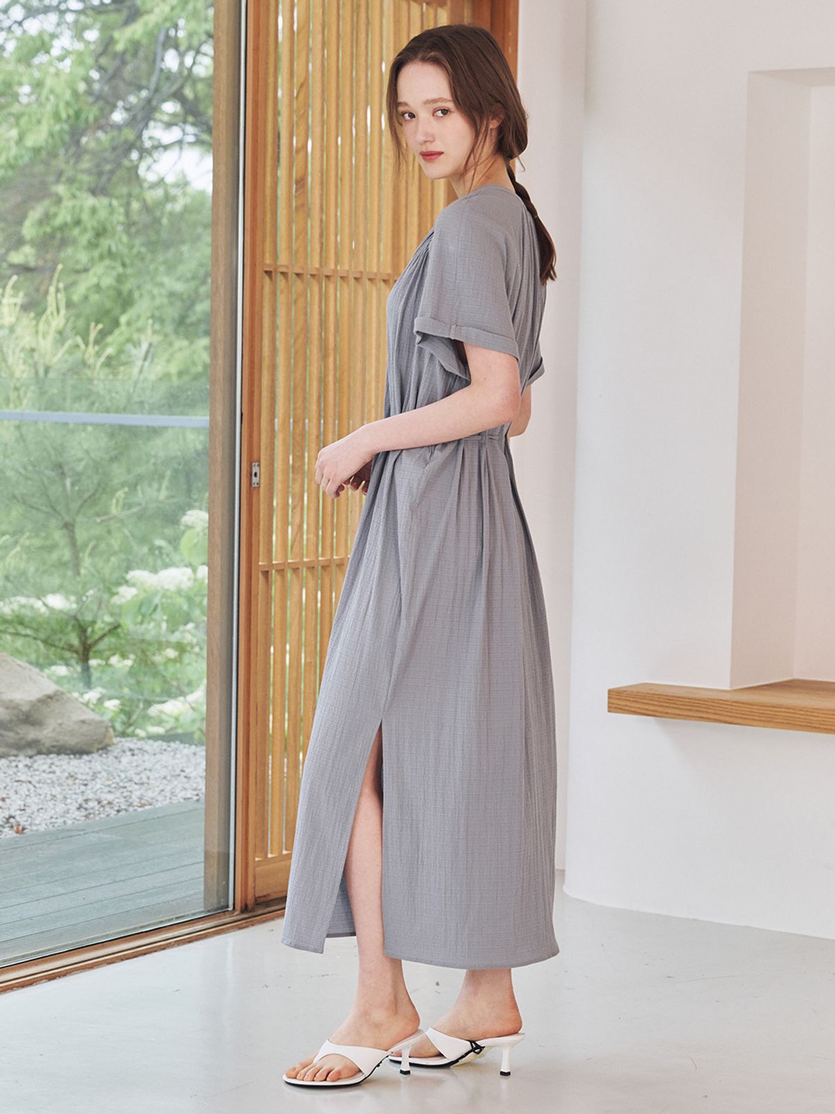 누브(NOUVE) 브이넥 셔링 드레스-블루 / V-Neck Shirring Dress - Blue
