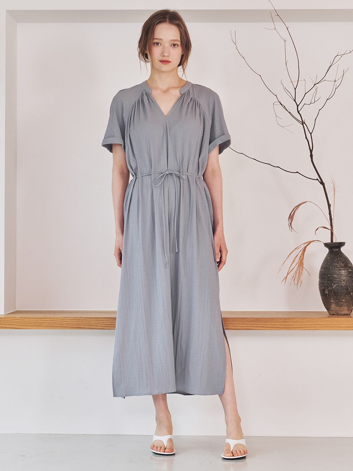 누브(NOUVE) 브이넥 셔링 드레스-블루 / V-Neck Shirring Dress - Blue