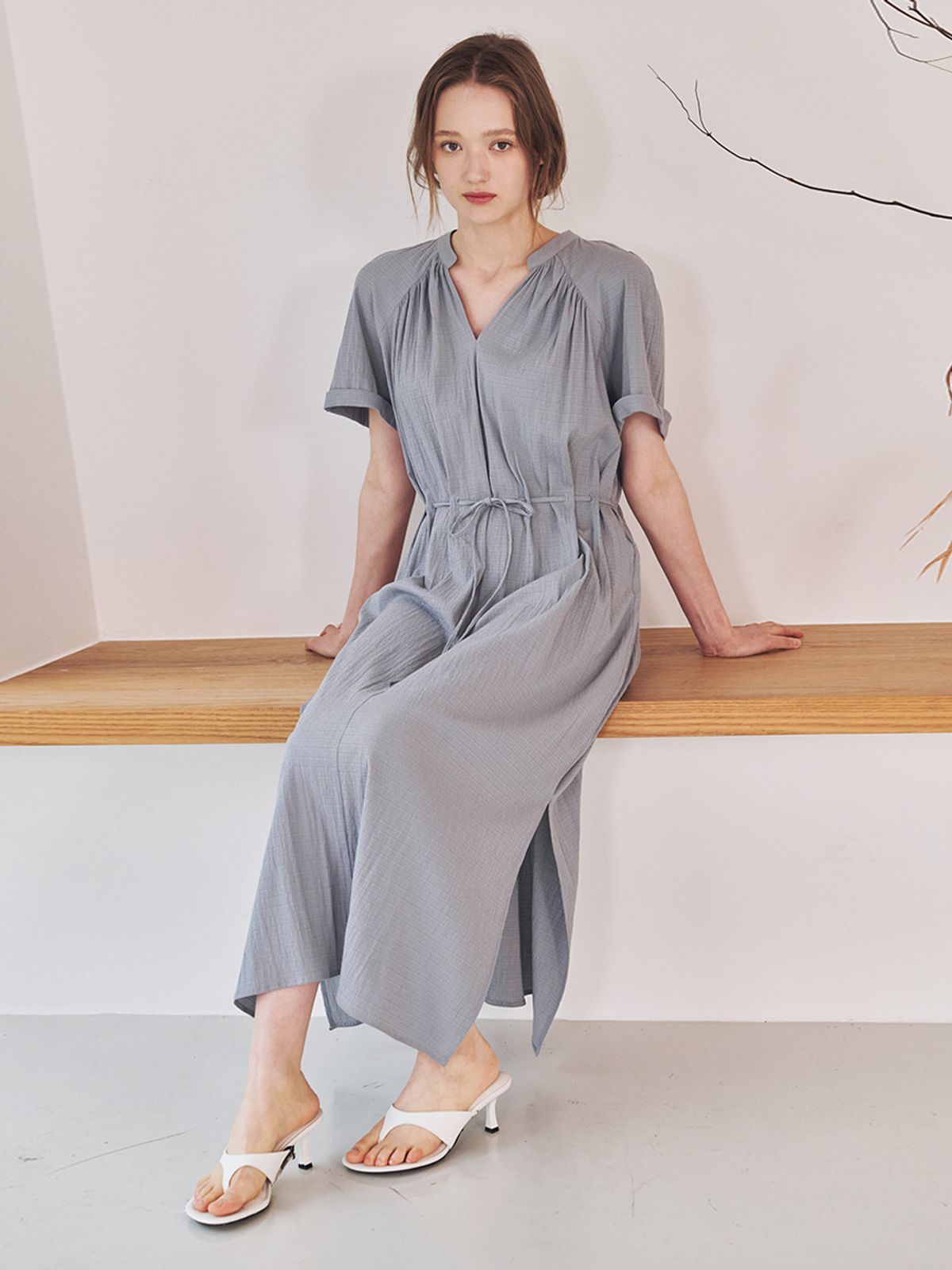 누브(NOUVE) 브이넥 셔링 드레스-블루 / V-Neck Shirring Dress - Blue