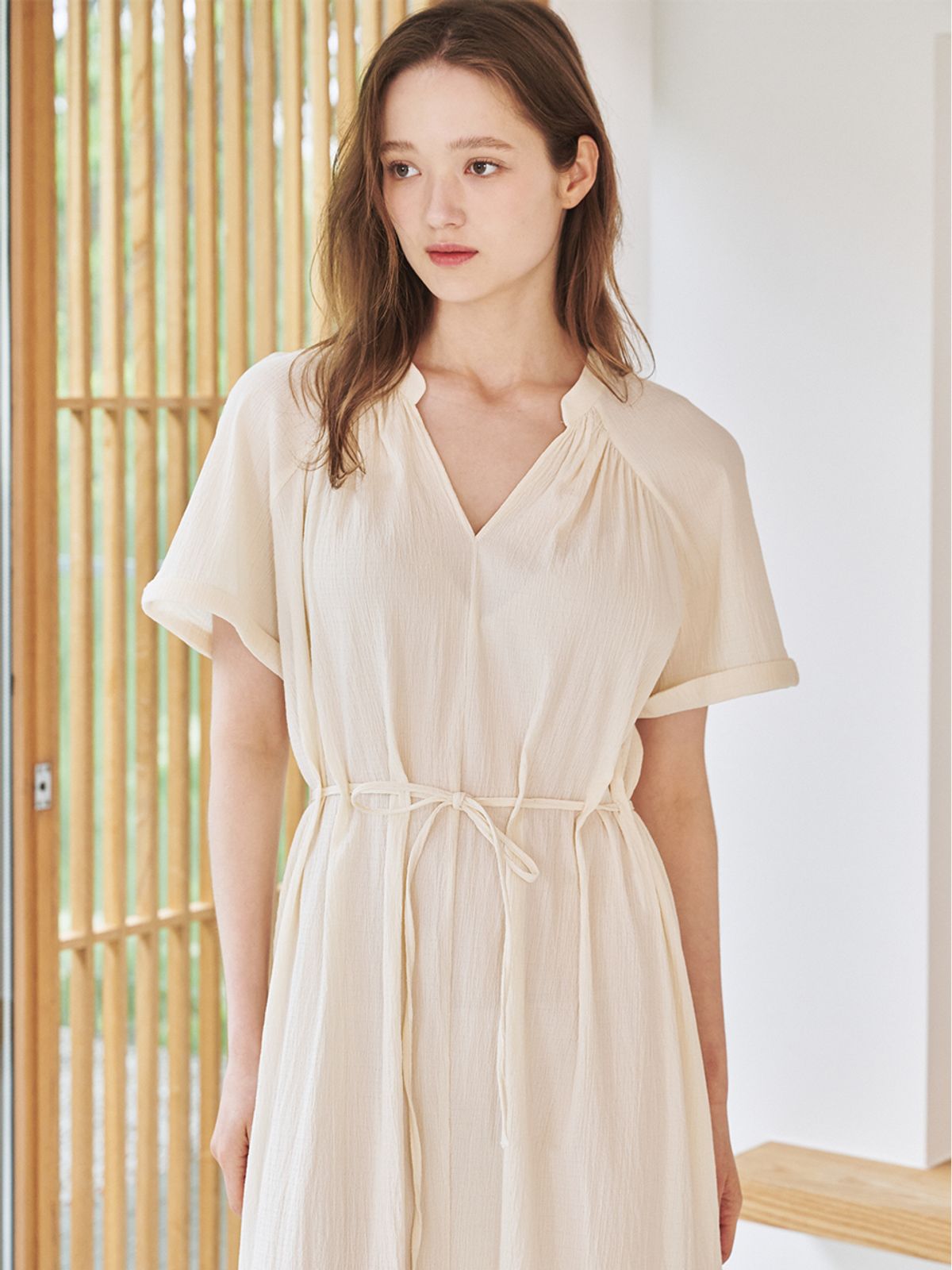 누브(NOUVE) 브이넥 셔링 드레스-아이보리 / V-Neck Shirring Dress - Ivory