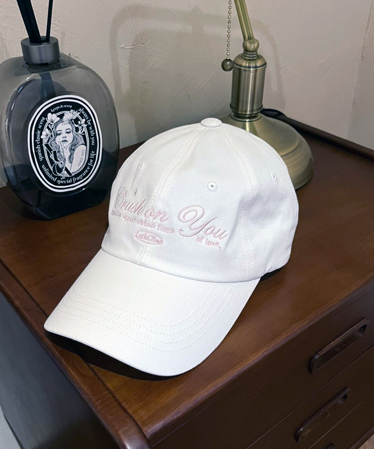 루루슈(LULUCHOU) Crush Ball cap - WHITE