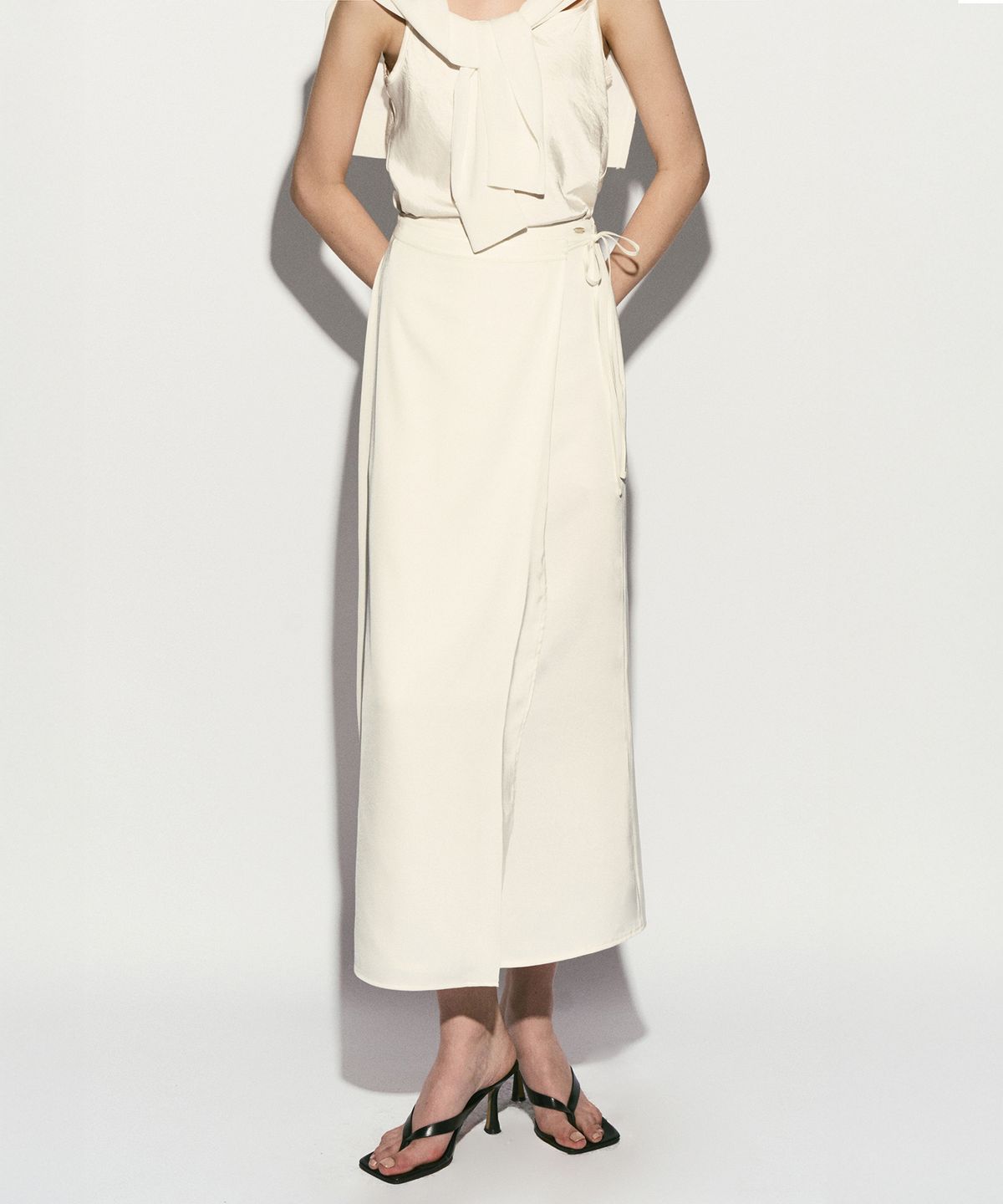 리이(RE RHEE) SILKY WRAP MIDI SKIRT PEARL