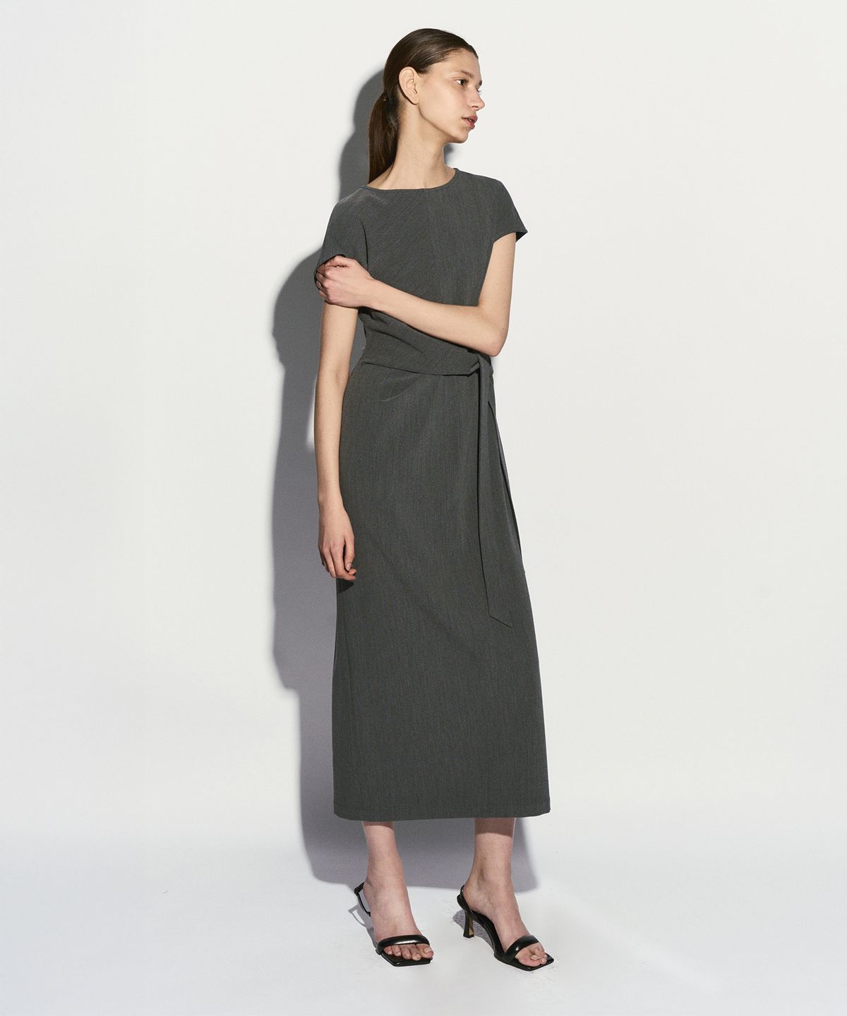 리이(RE RHEE) TIE DETAIL MIDI DRESS MELANGE GRAY