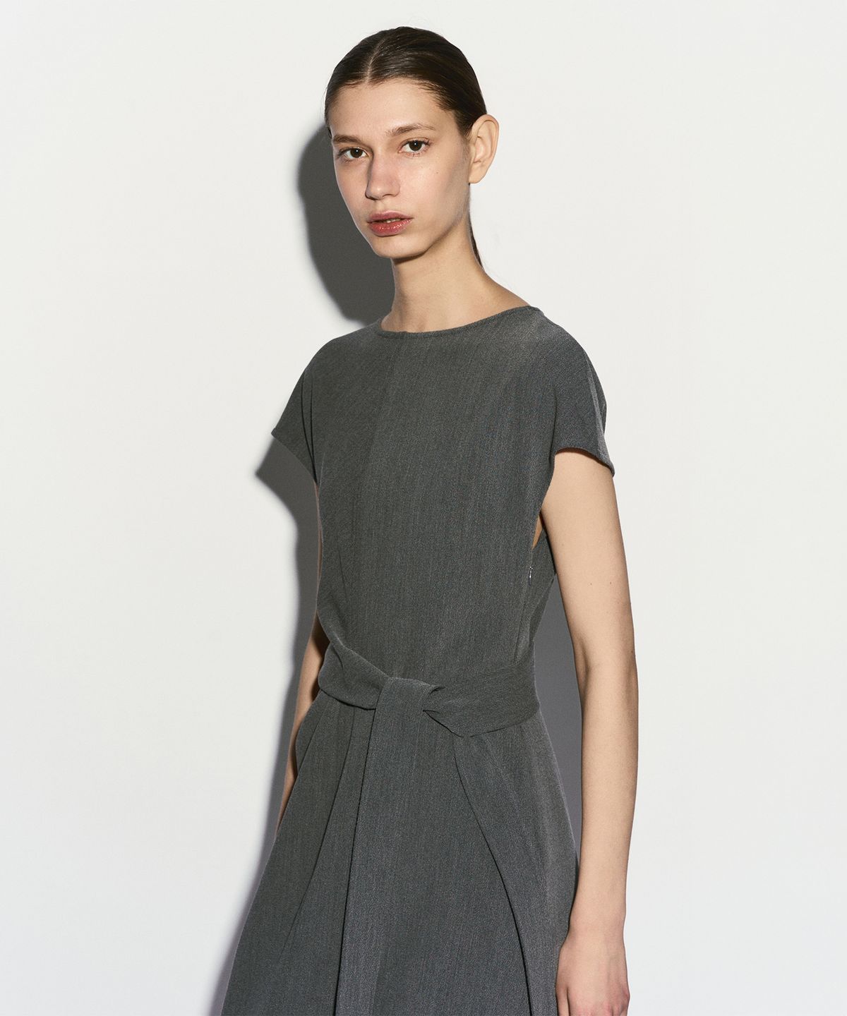 리이(RE RHEE) TIE DETAIL MIDI DRESS MELANGE GRAY