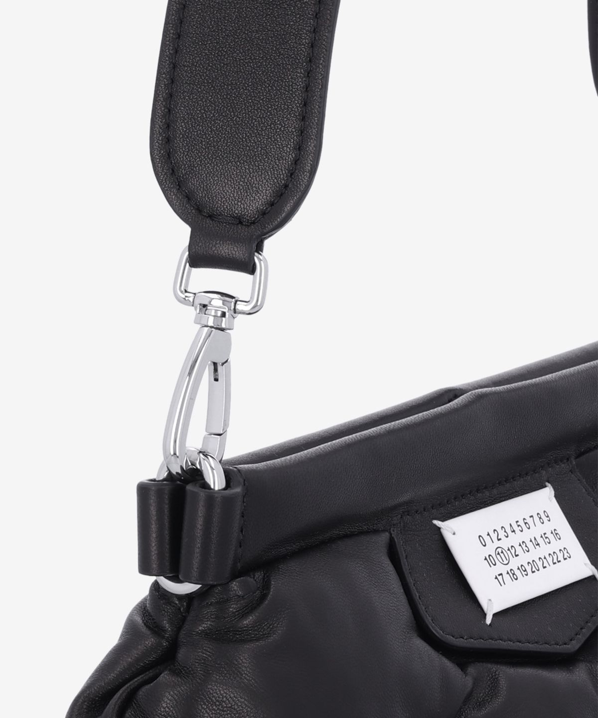 메종 마르지엘라(MAISON MARGIELA) 글램 슬램 클래식 스몰 숄더백 - 블랙 / SB1WG0028P4300T8013