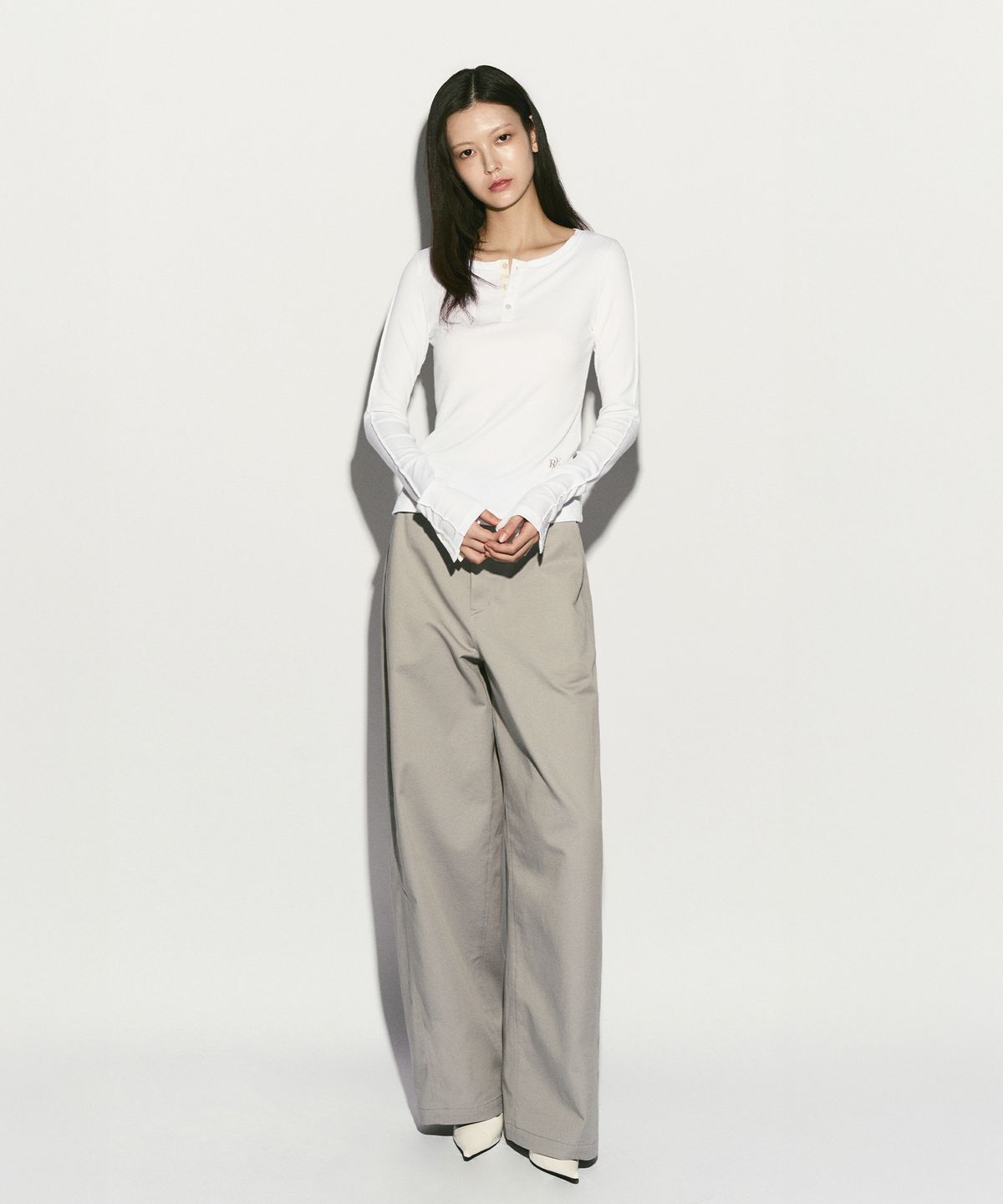 리이(RE RHEE) BELTED STRAIGHT LEG TROUSER ASH GRAY