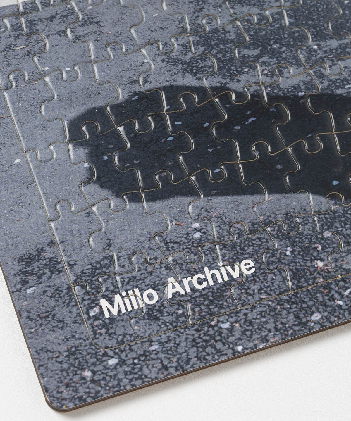 밀로 아카이브(MILLO ARCHIVE) 에디토리얼 픽셀 퍼즐 [그레이]