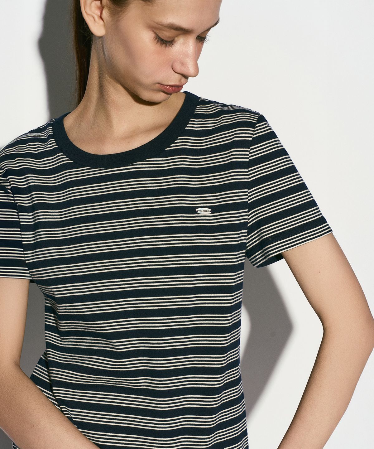 리이(RE RHEE) LOGO STRIPED T-SHIRT MIDNIGHT NAVY