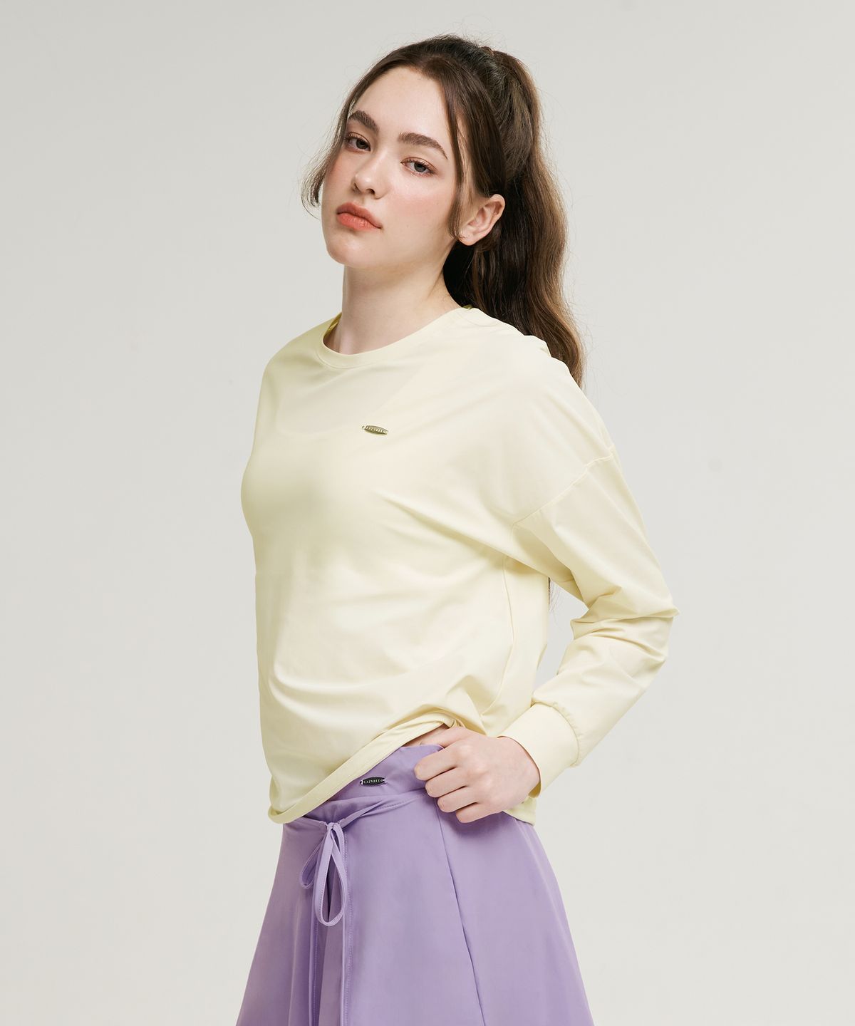 레이지비(LAZYBEE) 에어파스텔 스트링 루즈핏 여성 롱슬리브 래쉬가드 코코넛밀크