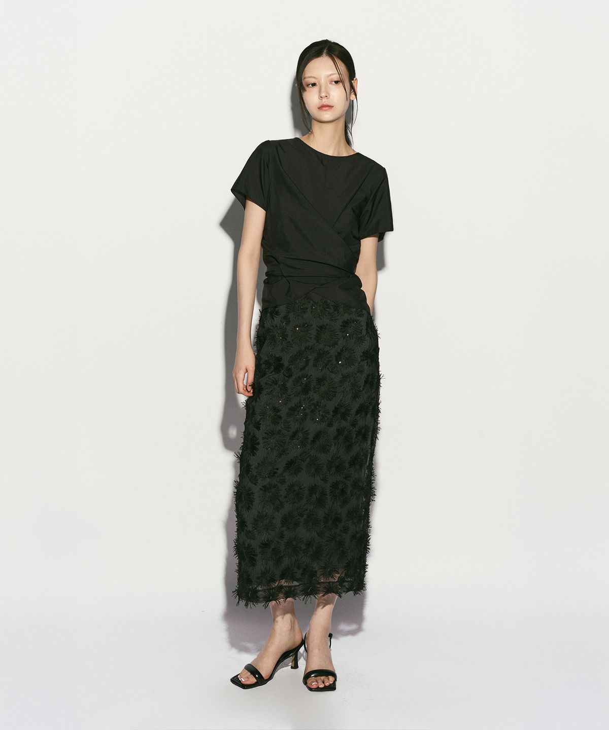 리이(RE RHEE) TIE BACK WRAP BLOUSE BLACK