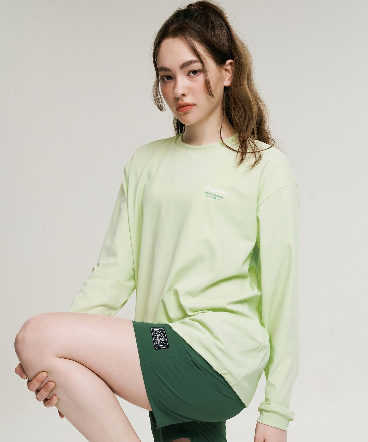 레이지비(LAZYBEE) 에어프레쉬 스트링 오버핏 W 롱슬리브 래쉬가드 그린티