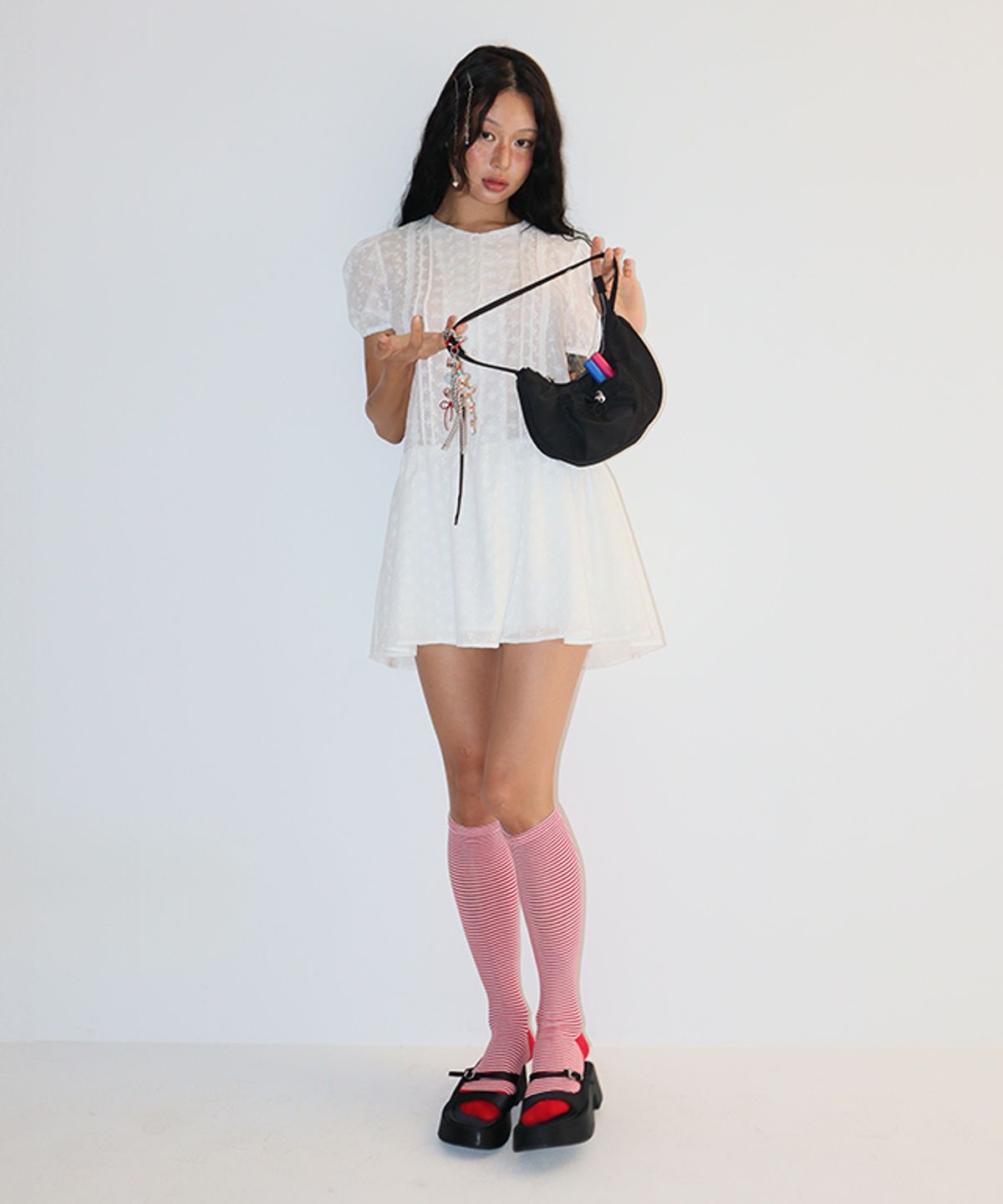 론론(RONRON) HEART RUCHED HALF MOON SHOULDER BAG BLACK