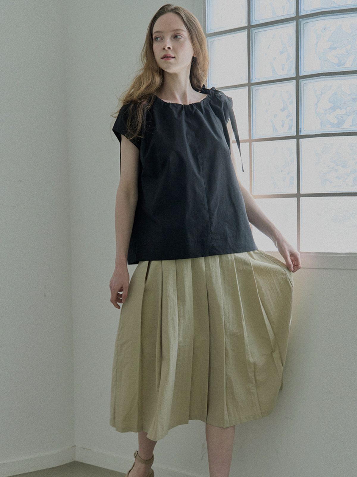 아방(AVANT-G) Ribbon Unbalance Blouse - BLACK