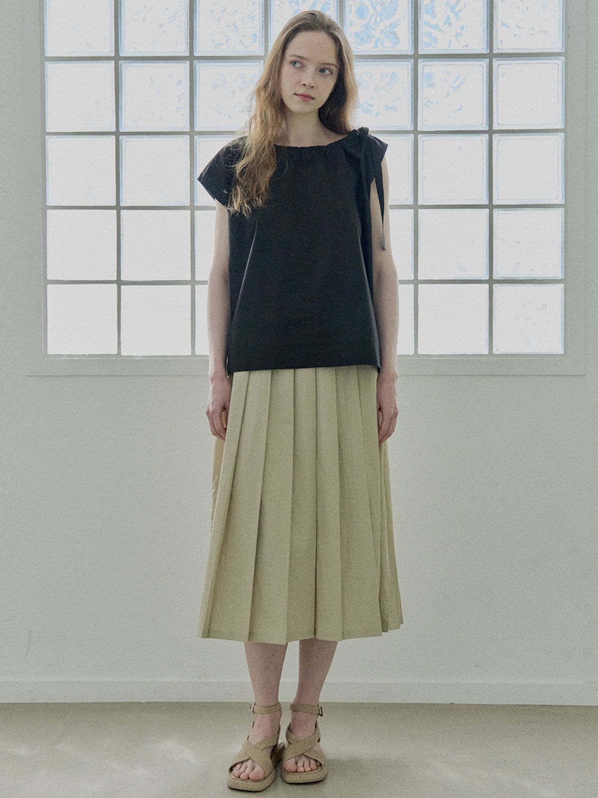 아방(AVANT-G) Ribbon Unbalance Blouse - BLACK