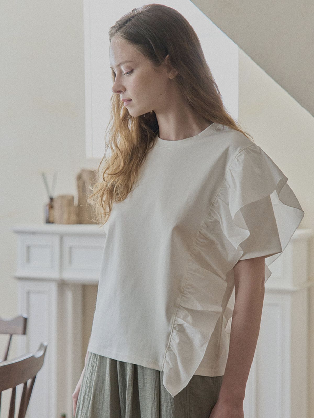 아방(AVANT-G) Ruffle Unbalance T-shirt - IVORY